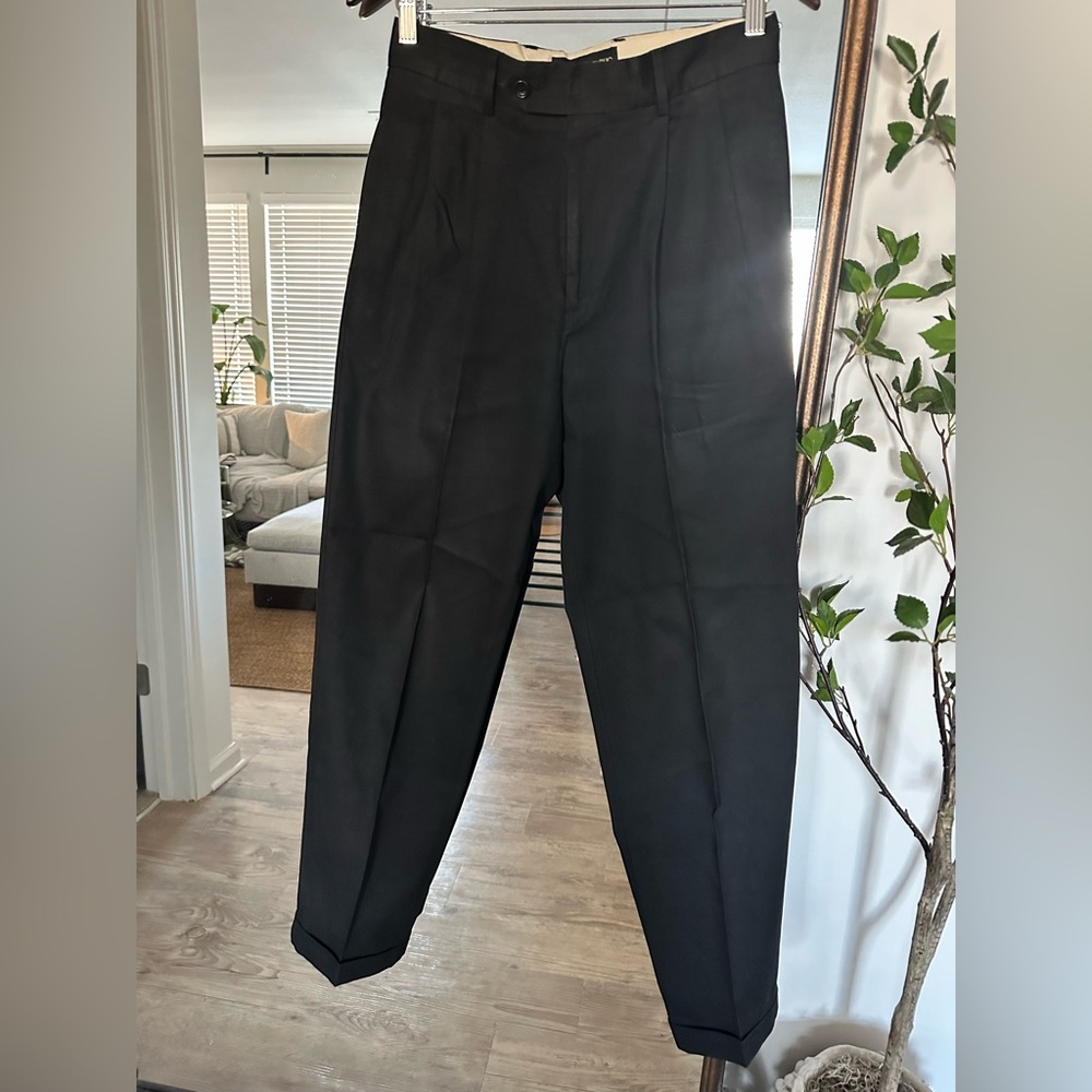 Banana Republic cuffed pleated men’s black pant